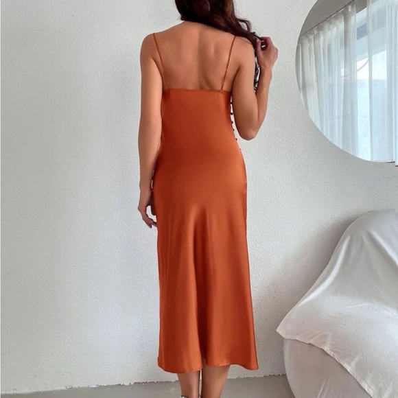 Chic Split Side Backless Dress - Picture 6 of 7